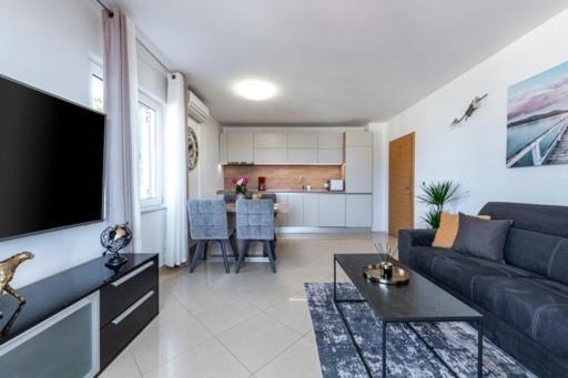 Goldensky New Apartamento